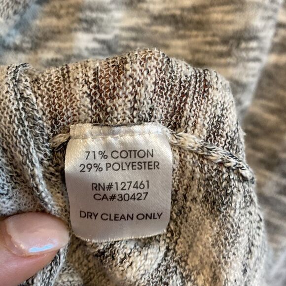 WILDFOX- heathered grey oversized cropped fringe sweater- size large - Picture 13 of 13